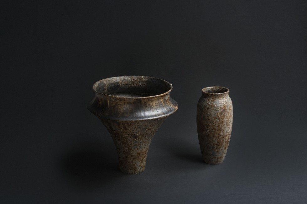 Pedestal Bowl 2018 & Vermiculite Urn II 2018